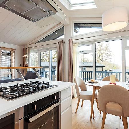 Woodside Bay Lodge Retreat Wootton Bridge  Eksteriør bilde