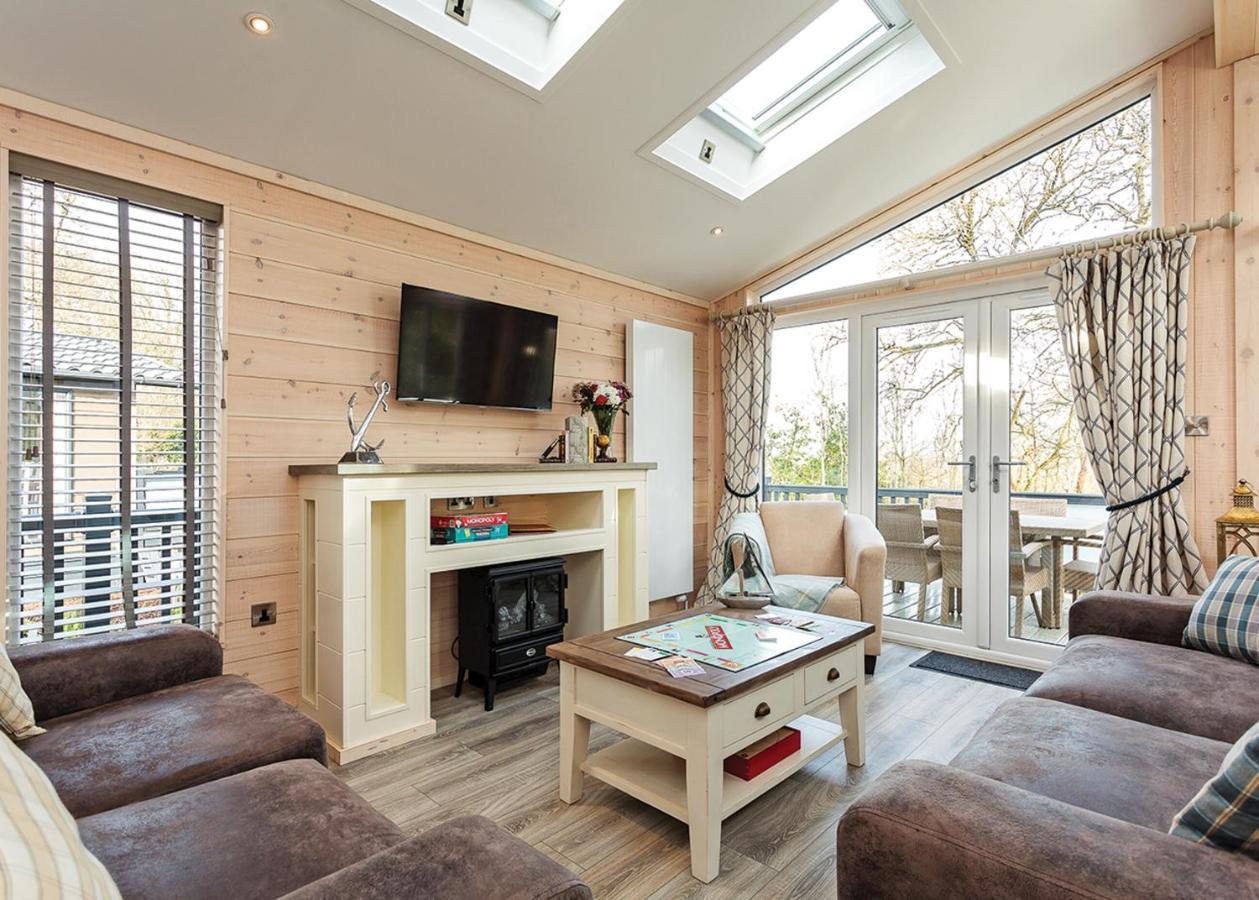 Woodside Bay Lodge Retreat Wootton Bridge  Eksteriør bilde